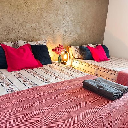 Urquinaona Rooms บาร์เซโลนา ภายนอก รูปภาพ